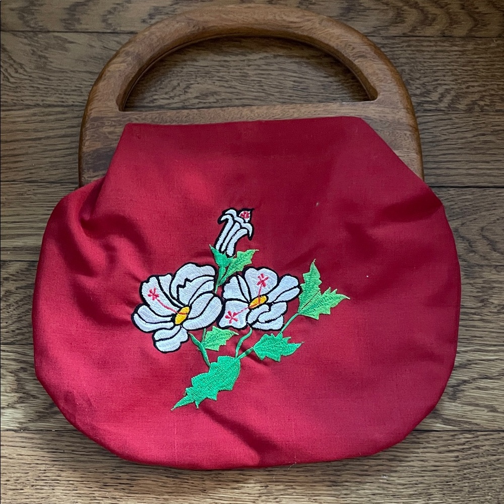 Vintage Floral Embroidered Red Bermuda Handbag